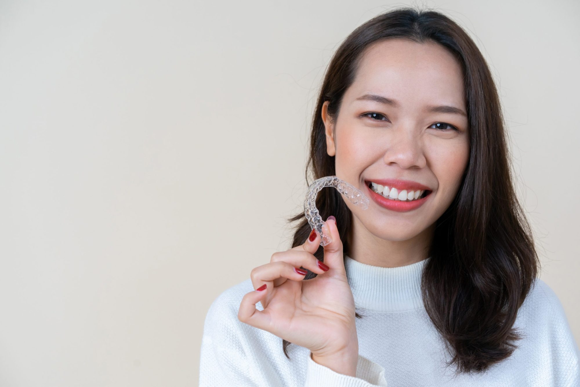 invisalign aligners on plastic model